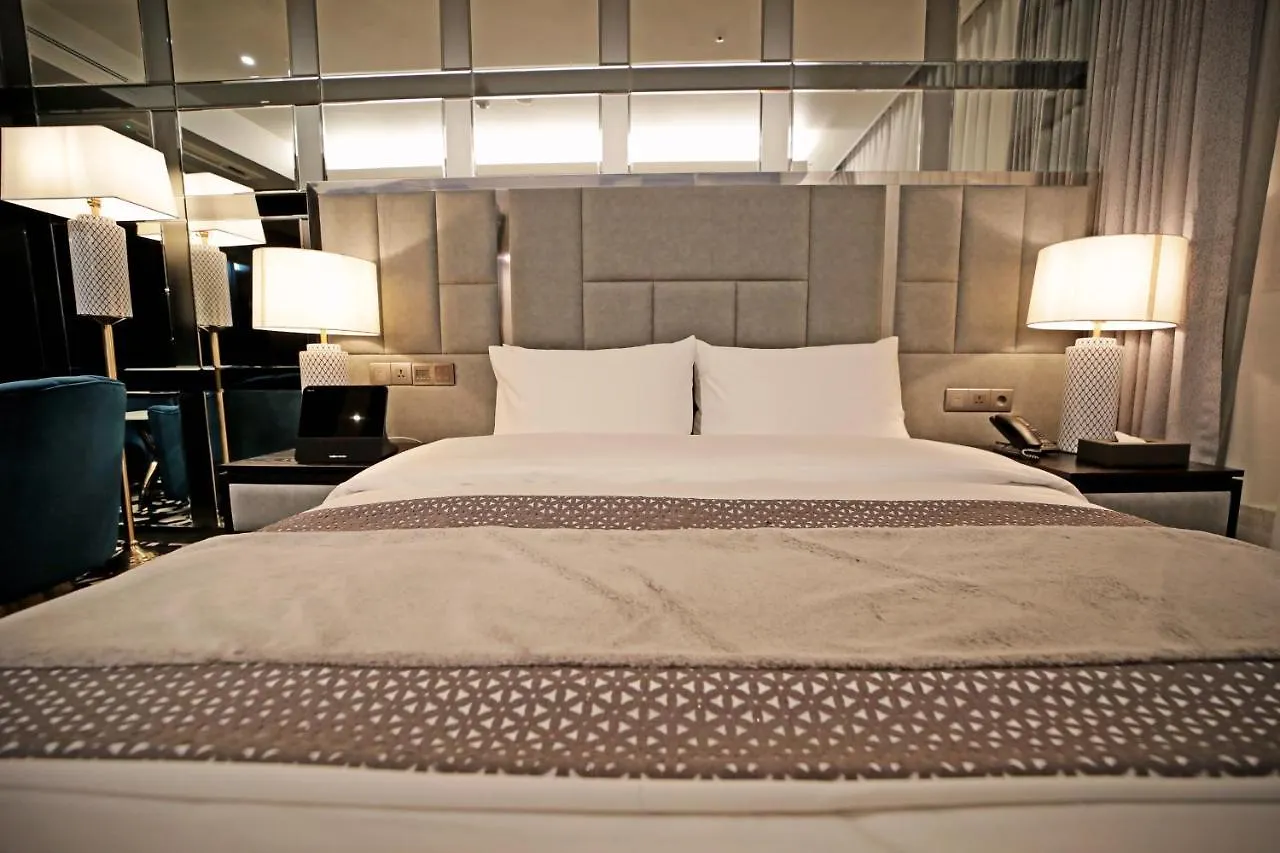 Best Louis Hamilton Hotel Gwangan Пусан 3*,